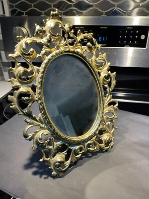 Espejo de pie ovalado de latón rococó - 10"w x 13"h x 6"d Foto 1 de 4