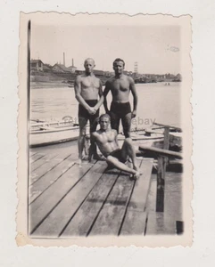 Affectionate Handsome Young Men Shirtless Muscular Bulge Trunks Beach Gay Int - Picture 1 of 8