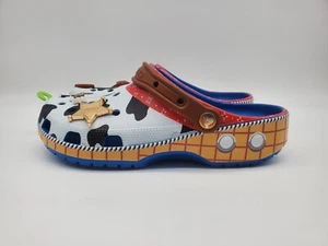 Größe 9m/11w - Crocs x Toy Story Sheriff Woody Classic Clog  - Bild 1 von 6