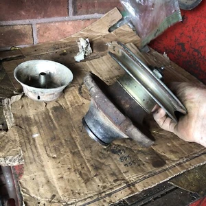 JOHN DEERE DECK SPINDLE - AM123184 (very Good Usable Condition) - Picture 1 of 14