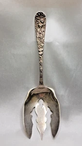 Antica forchetta da portata argento sterling Stieff Repousse anni '20 - Foto 1 di 6