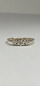 9ct Yellow Gold Diamond trilogy ring - Size O - april birthstone - Hallmarked - Picture 1 of 4