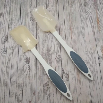 Vtg Rubbermaid 2 Silicone Scraper Spoon Spatula 1C50 Flexible Gray White Handle - Image 1 of 4
