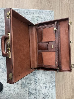 Maletín vintage de cuero rígido adjunto. Estuche accesorio Picard vintage Foto 1 de 4