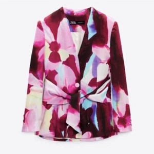Neu mit Etikett Zara Satineffekt bedruckter Blazer rosa lila Krawatte vorne reversfrei XS NEU! - Bild 1 von 14
