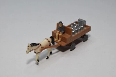 B46 1:60?? CAVALLO SIKU PLASTICA V429 V 429 CON RIMORCHIO LATTE CAMION LATTE ... - Immagine 1 di 4