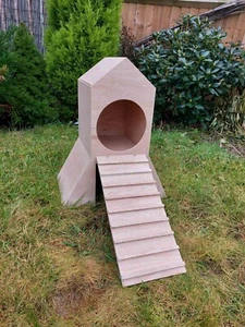 Guinea Pig Rocket Spaceship Bunny Playhouse Small Animal Hideaway Hutch - Picture 1 of 8