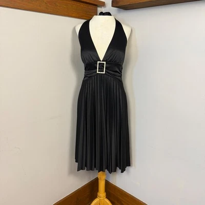 Vestido plissado preto Halter Y2K com detalhe de fivela de strass tamanho M HOCO Glam - Imagem 1 de 4