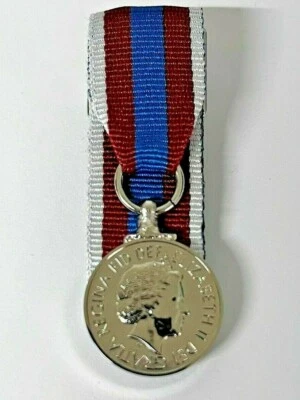 QUEEN'S PLATINUM JUBILEE 2022 MINIATURE MEDAL & RIBBON, COURT MOUNTED, RIBBONBAR