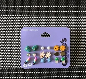 NUEVO CON ETIQUETAS Claire's Girls Juego de 9 Lindos Pendientes Cara Smiley Paquete de 9 - Imagen 1 de 1