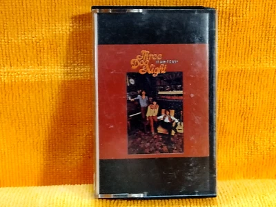 THREE DOG NIGHT-IT AIN'T EASY-DUNHILL-M 55078/VG+ RARE-CASSETTE-C18 - Image 1 of 4