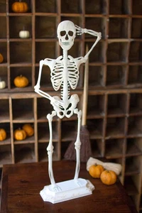 Scheletro rustico in metallo su supporto decorazione Halloween statuina stile vintage bianco - Foto 1 di 1