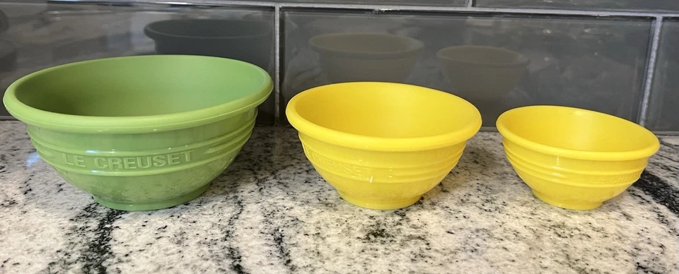 Juego de tres cuencos de silicona para tazas medidoras LE CREUSET-8 OZ.-4 OZ.-2 OZ. Foto 1 de 4