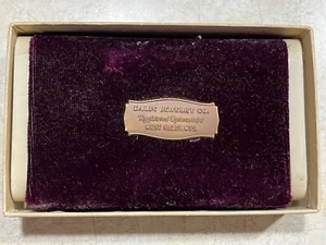 Art Deco Bulova Uhrenbox ANTIK Schmuck Präsentation Original Box Samt - Bild 1 von 4