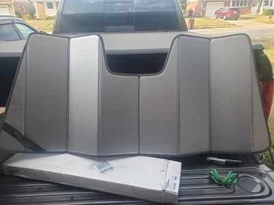 Protector solar personalizado Covercraft UVS100 para Toyota Tacoma 2018-23 sin GoPro montado t Foto 1 de 4