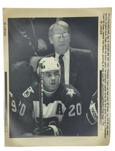 Vintage AP Wire LEAFDESK Press Photo Pic  '91  NHL  FLYERS   KEVIN & BILL DINEEN - Picture 1 of 3