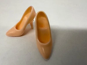 VTG 1980 Barbie "Peaches N Cream" high heels closed toe accessory - Picture 1 of 3