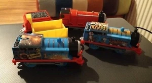 3 THOMAS & FRIENDS MOTORIZADO JAMES & TENDER THOMAS TIGER ADVENTURE HYPER GLOW  - Imagen 1 de 7