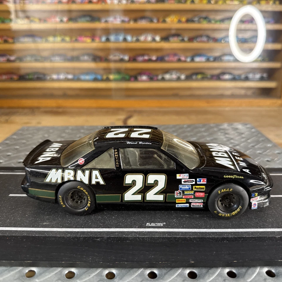 Ward Burton #22 1998 MBNA Pontiac 1/24 NASCAR Diecast RC Model Car Foto 1 de 4