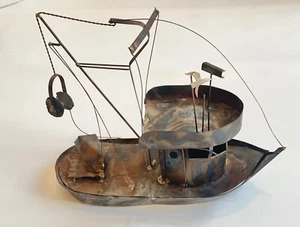Scultura barca da pesca MCM vintage in metallo rame con uccellino RARA - Foto 1 di 8