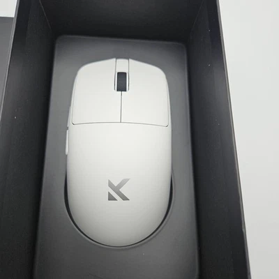 Mouse da gioco wireless Mchose L7 Ultra Plus blu chiaro con adesivo/pelle - usato - Immagine 1 di 4