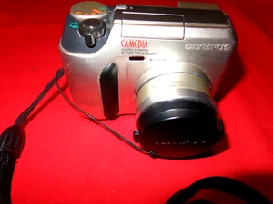 VINTAGE OLYMPUS DIGITAL CAMERA C-720 ULTRA ZOOM 3.0 MP GREAT CONDITION # 848 - Picture 1 of 5