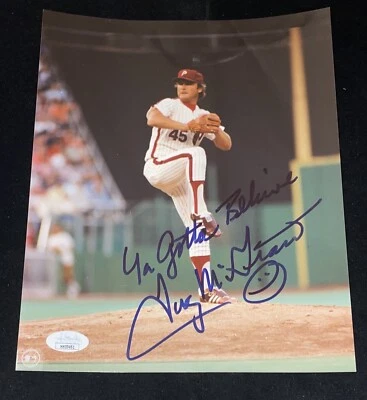 Foto firmada por Tug McGraw de 8x10 certificado de autenticidad JSA Philadelphia Phillies béisbol inscrito Foto 1 de 2