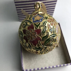 Cloisonne NYCO Esmaltado Vintage Bola de Navidad Adorno aprox 3" Dorado y Floral - Imagen 1 de 5