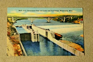 Presa y esclusas del gobierno de Estados Unidos y puente peatonal - Minneapolis, Minnesota - Imagen 1 de 2