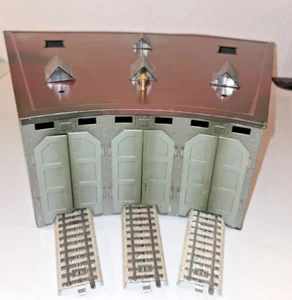 Cobertizo de locomotora de anillo Märklin H0 7028 rareza de 3 puestos EXCELENTE estado en embalaje original - Imagen 1 de 18