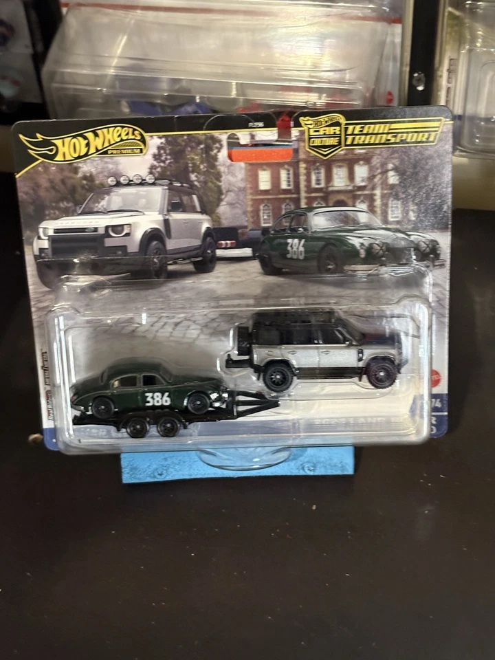 Hot Wheels Jaguar MK1 Land Rover Defender 110 Premium Team Transport - Imagem 1 de 1