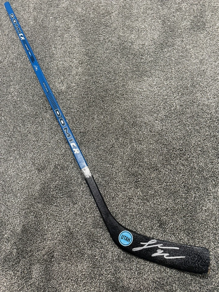 洛根·库利 犹他州猛犸俱乐部亲笔签名签名 f/s 曲棍球棒 正品证书证明 — 第 1/3 张图片