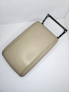 2006-2011 Buick Lucerne Center Console Lid Armrest Storage Tan Beige OEM Clean - Foto 1 di 11
