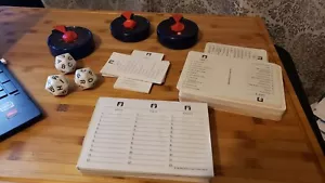 Parti di ricambio gioco Scattergories Hasbro U-PICK, timer, pad, dadi 20 lati - Foto 1 di 21