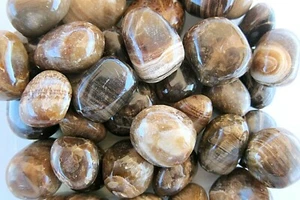 Tre pietre cadenti calcite marrone cioccolato Perù 20-25 mm cristallo curativo Reiki - Foto 1 di 4