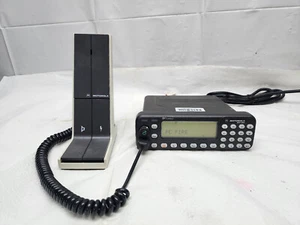 Motorola MCS2000 M01HX + 832W 800 MHz modelo 3 con micrófono de escritorio - Imagen 1 de 10