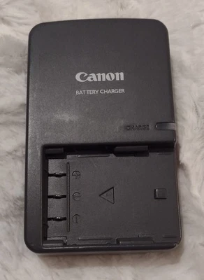 Adaptador Cargador Batería Original Canon CB-2LW EE. UU. 8.4V-0.55A Foto 1 de 2