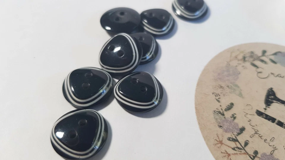 Elegant vintage/retro 2 hole button new 9pcs, 14.7 mm dia., colour:black n`white - Image 1 of 4