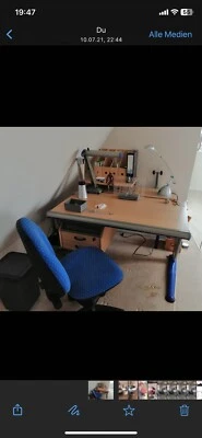 Schreibtisch höhenverstellbar mit Lampe, PC Halter, Container und Drehstuhl - Bild 1 von 4