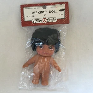 "NUEVO 4"" Muñeca Impkins Artesanal de Fibra Ojos Marrones Pelo Negro #3317B" - Imagen 1 de 2