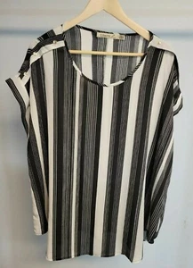 Liberty Love Women's Top Black White Vertical Stripes NWT - Picture 1 of 7