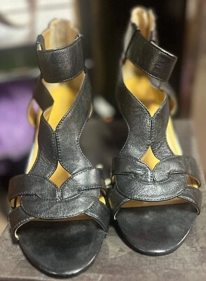 Sandalia para mujer Nine West 9,5 M de cuero negro con correas estilo gladiador Foto 1 de 4