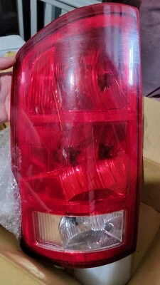 Luz trasera lateral del conductor de repuesto Depo 334-1906L-UF para Ram Foto 1 de 2