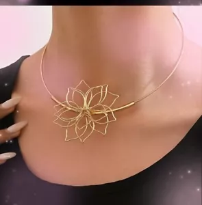 1pc Luxurious Golden-Tone Hollow Floral Choker Necklace for Women - Vintage-Insp - Picture 1 of 2