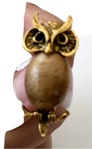 Vintage strukturierte goldfarbene Eule braun Cabochon Bauch Brosche/Anstecknadel klein Unisex - Bild 1 von 4