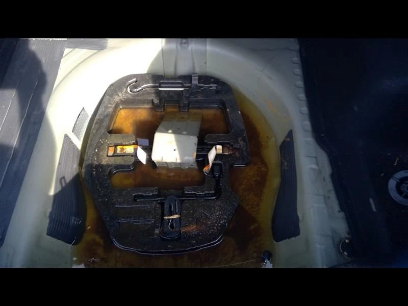 Gato de neumático con herramientas 2012 2013 2014 2015 2016 2017 2018 2019 20 Chevrolet Sonic Foto 1 de 4