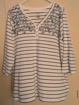 Camisa Top Croft & Barrow Para Mujer Talla 2XL Botón Tab Floral Rayas Top Campesino  Foto 1 de 4