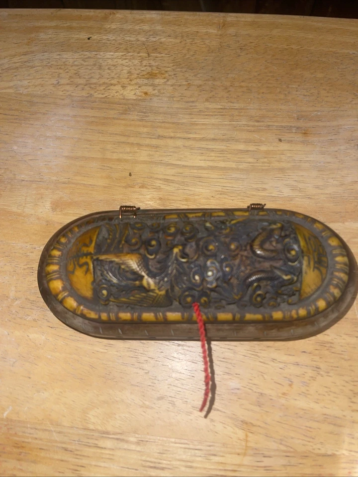 Antiguo estuche chino altamente tallado con motivo de dragón fénix Foto 1 de 4