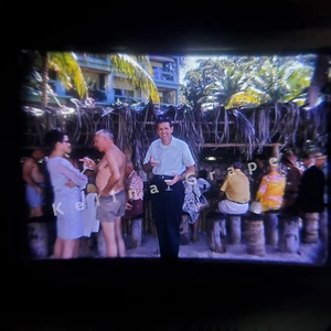 Beach Bar Christmas 1969 35 mm película diapositiva Jamaica Montego Bay hotel cócteles - Imagen 1 de 3