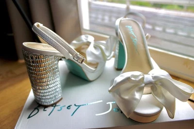 Betsy Johnson 厚底鞋跟 白色 — 第 1/4 张图片